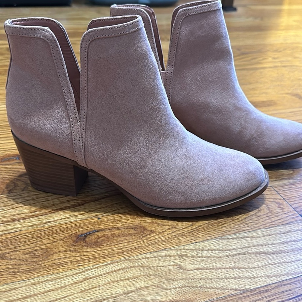 Ann Taylor Loft outlet pink bootie
